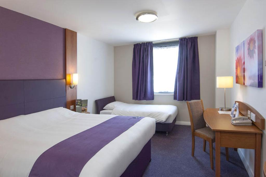 Premier Inn Woking West - A324 Quarto foto