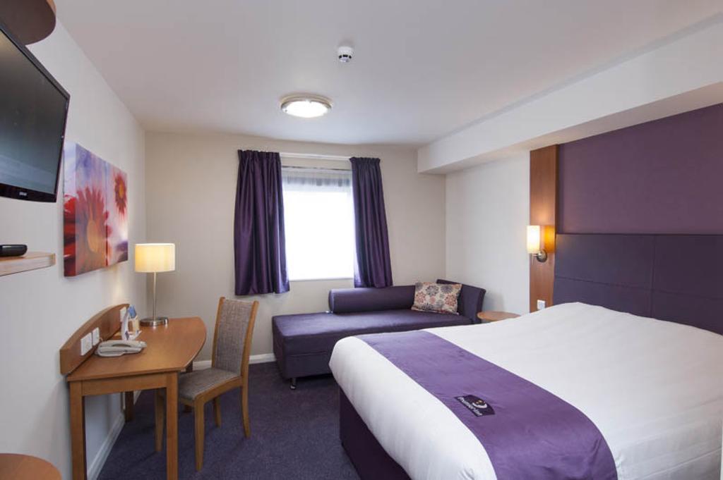 Premier Inn Woking West - A324 Quarto foto