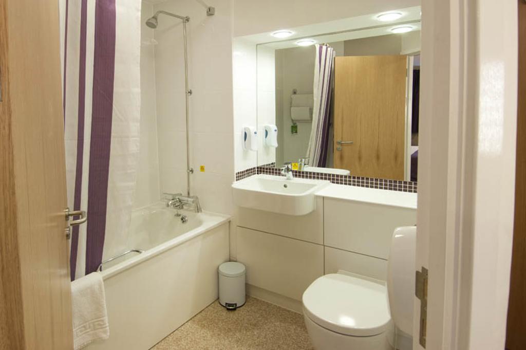 Premier Inn Woking West - A324 Quarto foto